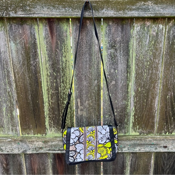New Vera Bradley Crossbody Citron Purse - Picture 3 of 11